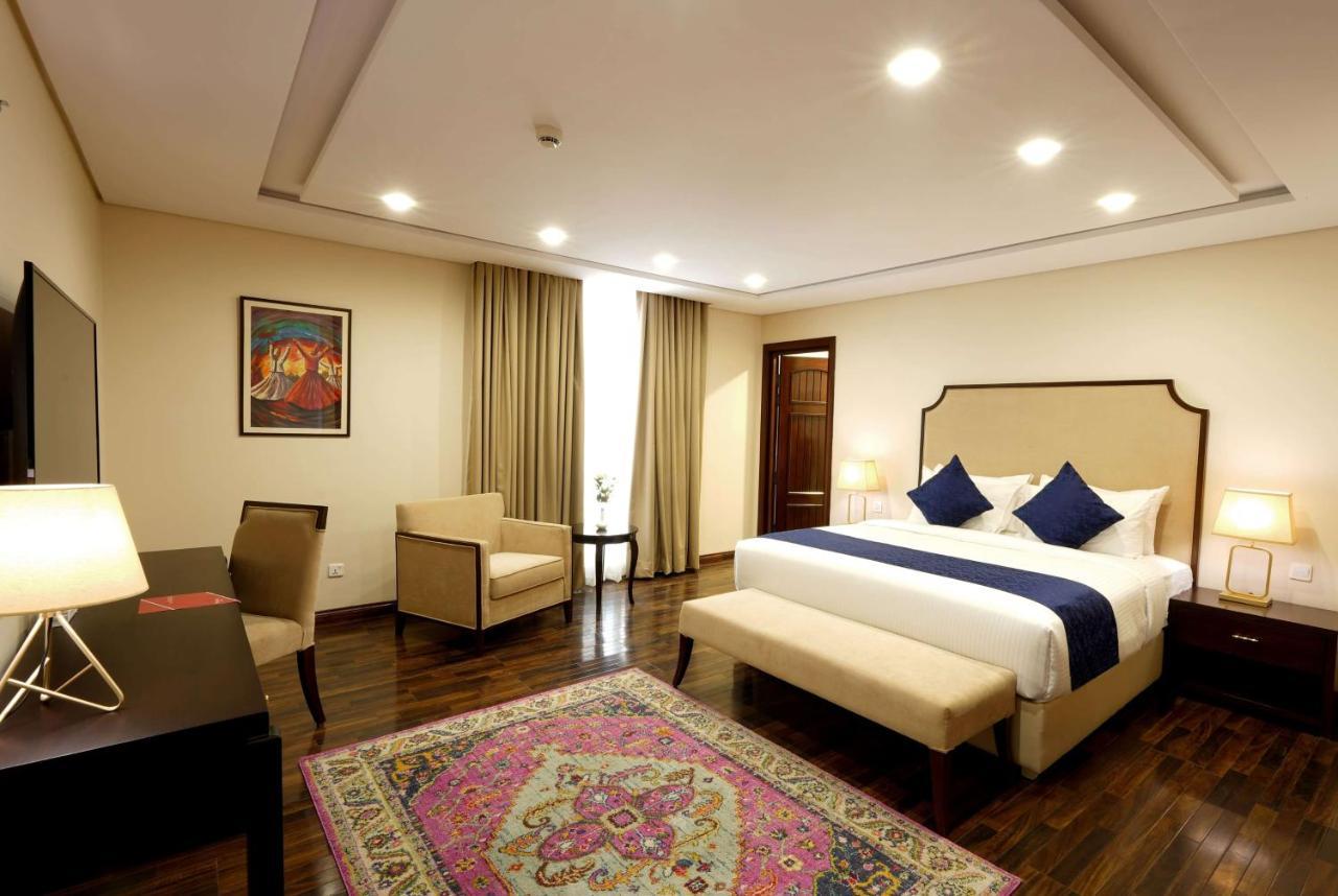 Ramada By Wyndham Lahore Gulberg II Exterior foto