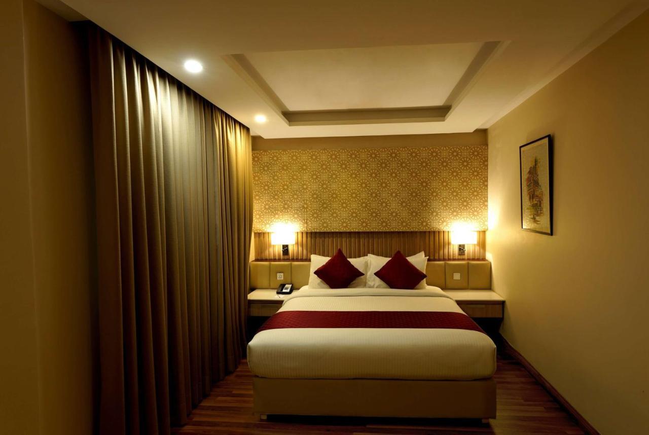 Ramada By Wyndham Lahore Gulberg II Exterior foto