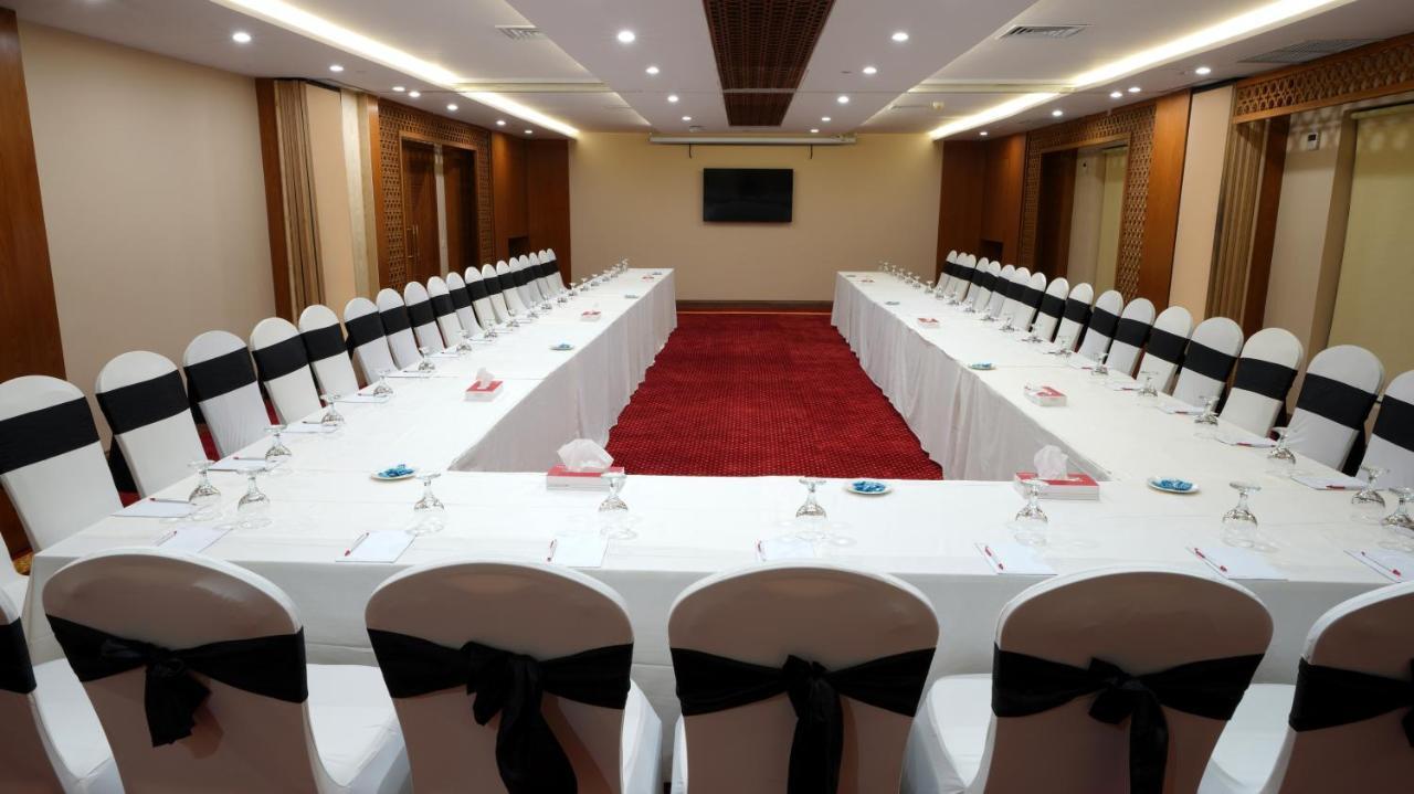Ramada By Wyndham Lahore Gulberg II Exterior foto