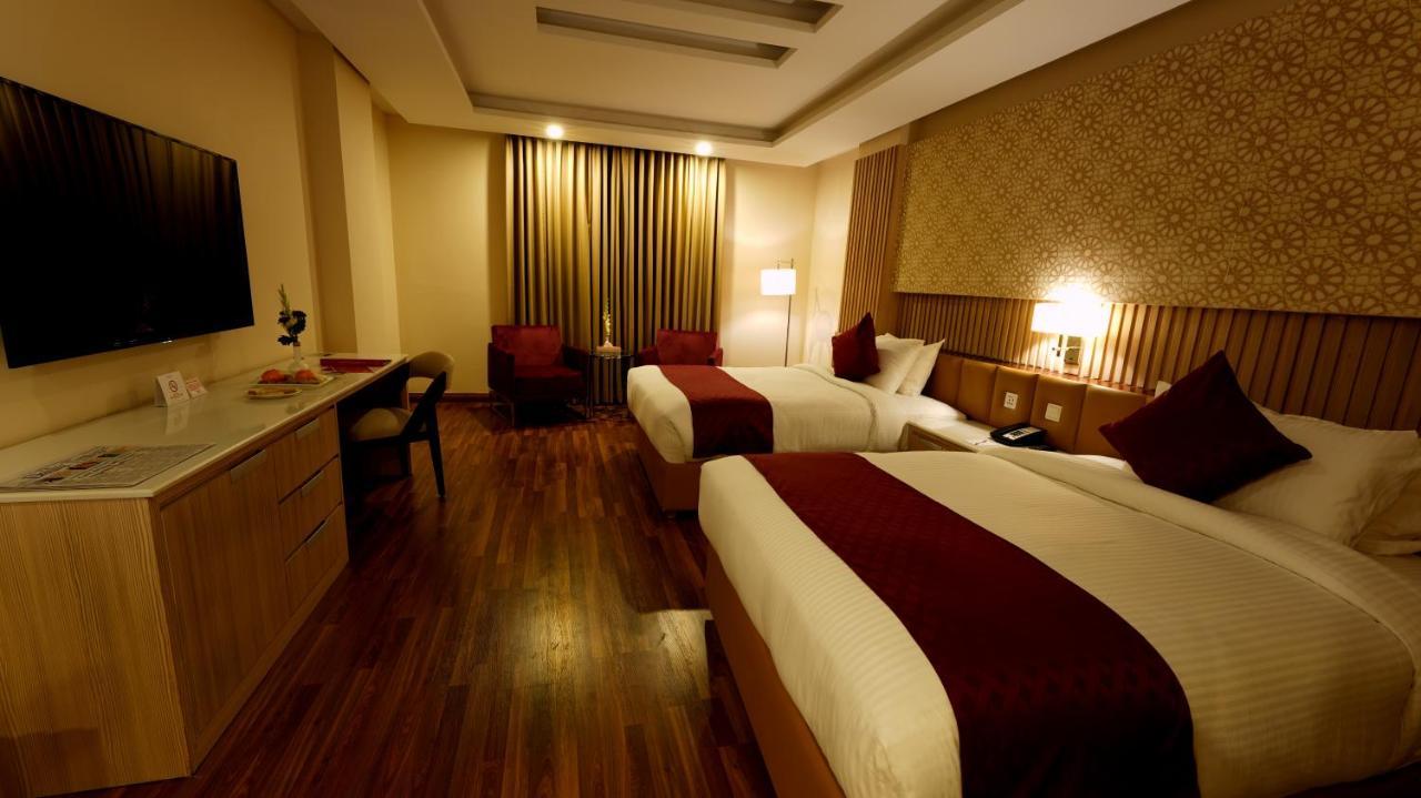 Ramada By Wyndham Lahore Gulberg II Exterior foto